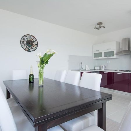 Lux Apartman S Pogledom Na More Trogir Exteriör bild