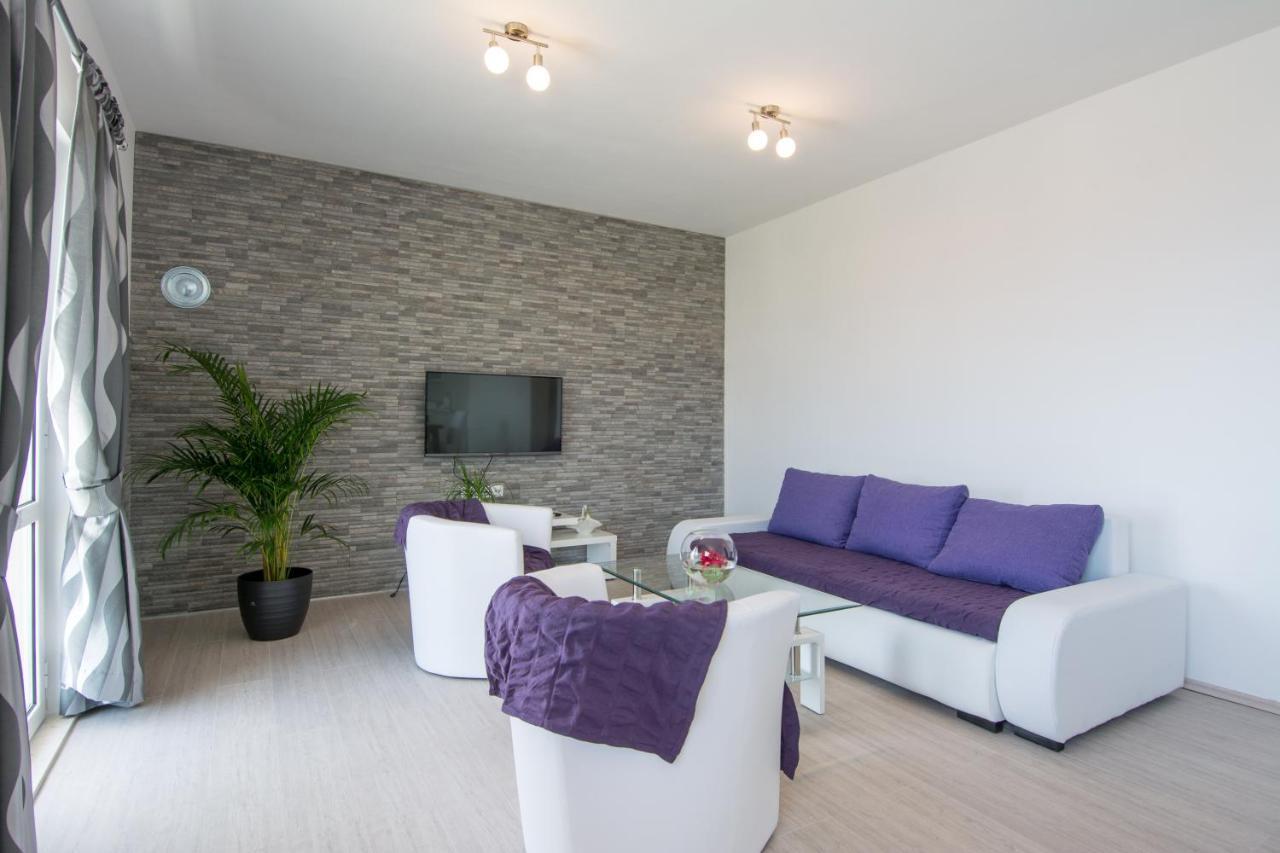 Lux Apartman S Pogledom Na More Trogir Exteriör bild