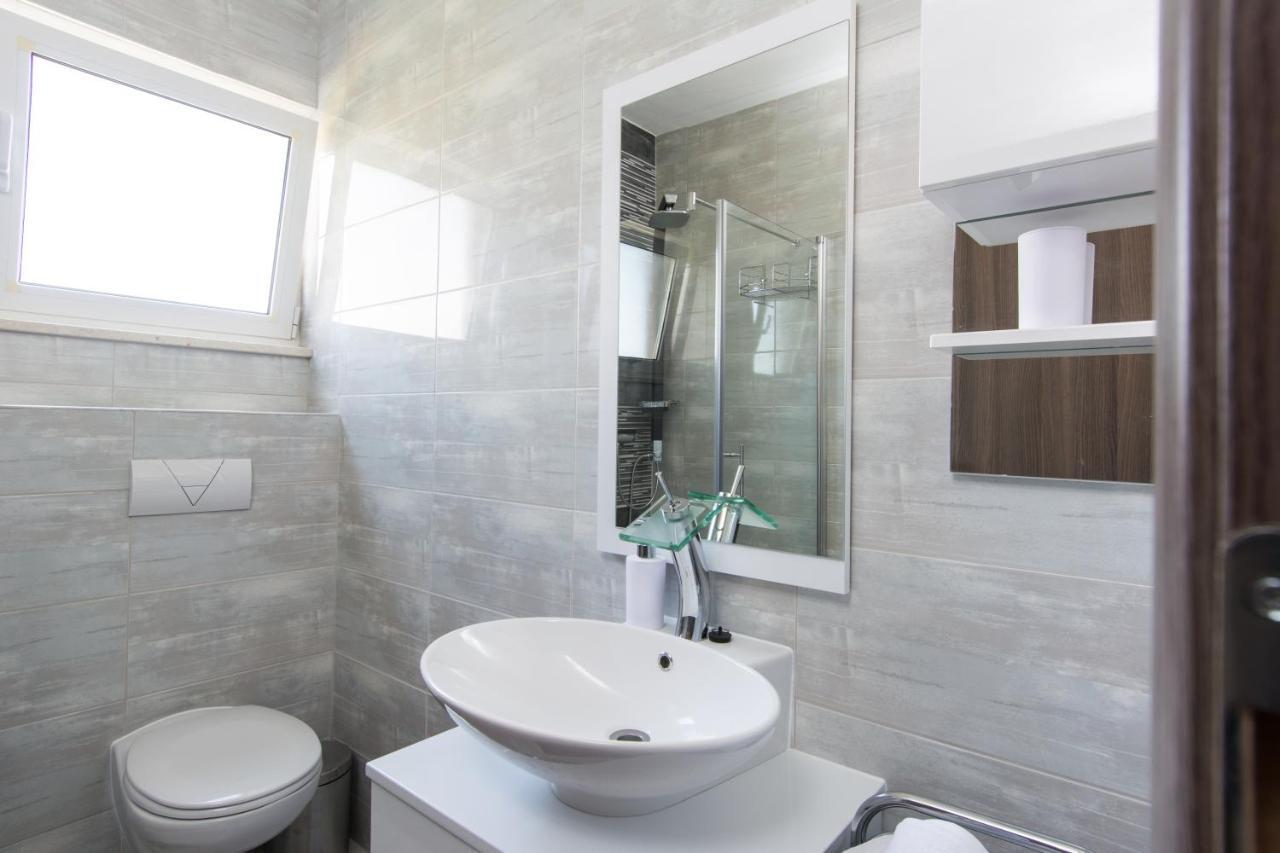 Lux Apartman S Pogledom Na More Trogir Exteriör bild