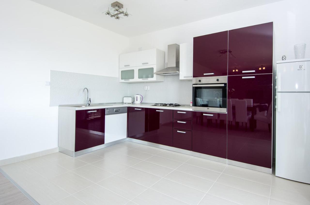 Lux Apartman S Pogledom Na More Trogir Exteriör bild