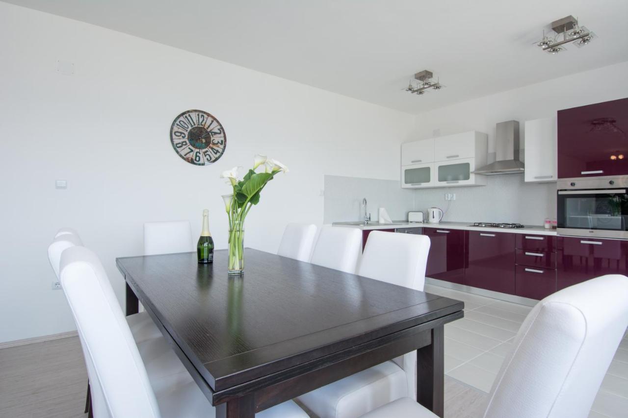 Lux Apartman S Pogledom Na More Trogir Exteriör bild