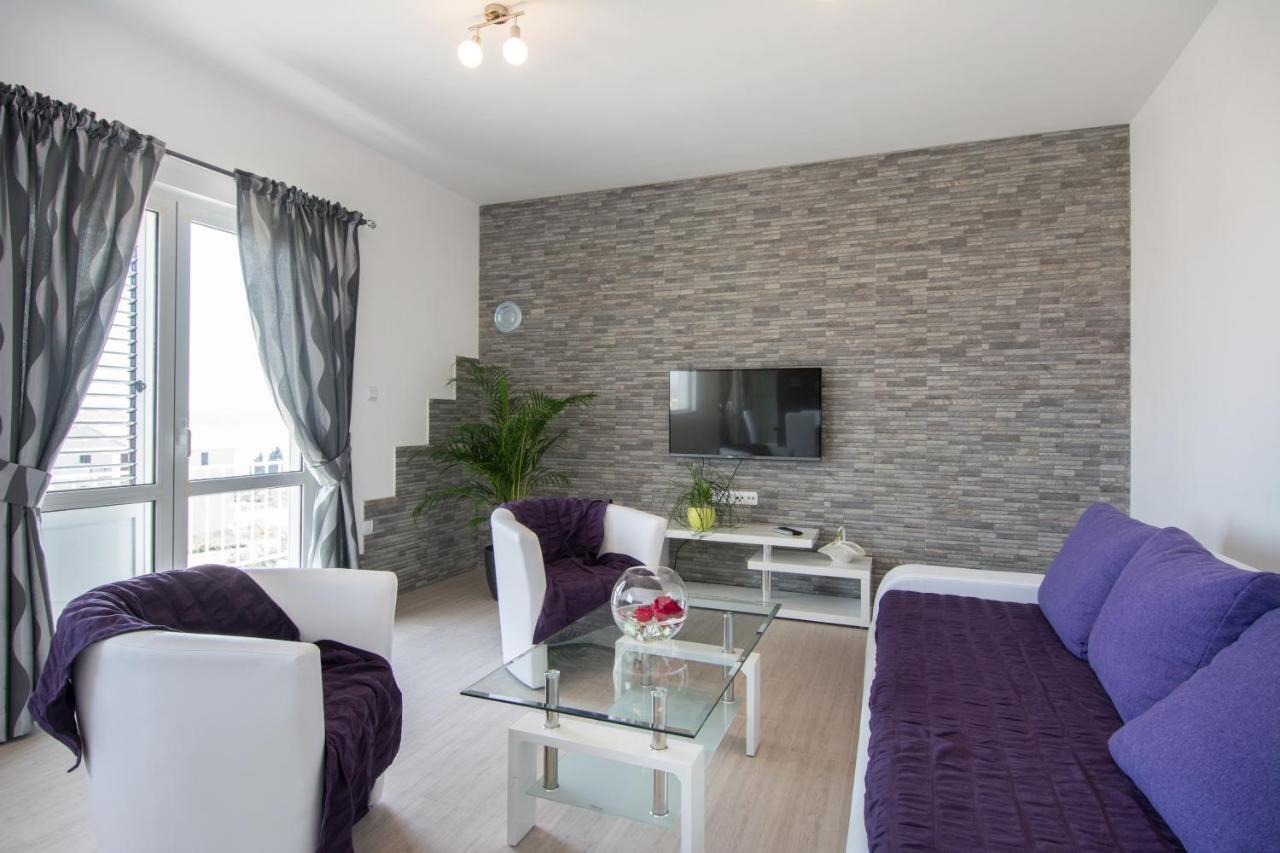 Lux Apartman S Pogledom Na More Trogir Exteriör bild