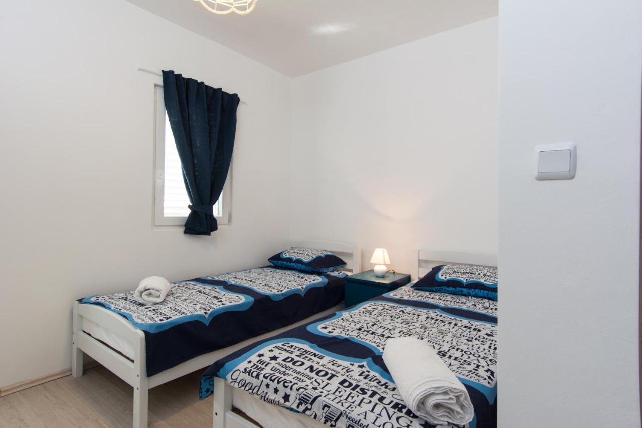 Lux Apartman S Pogledom Na More Trogir Exteriör bild