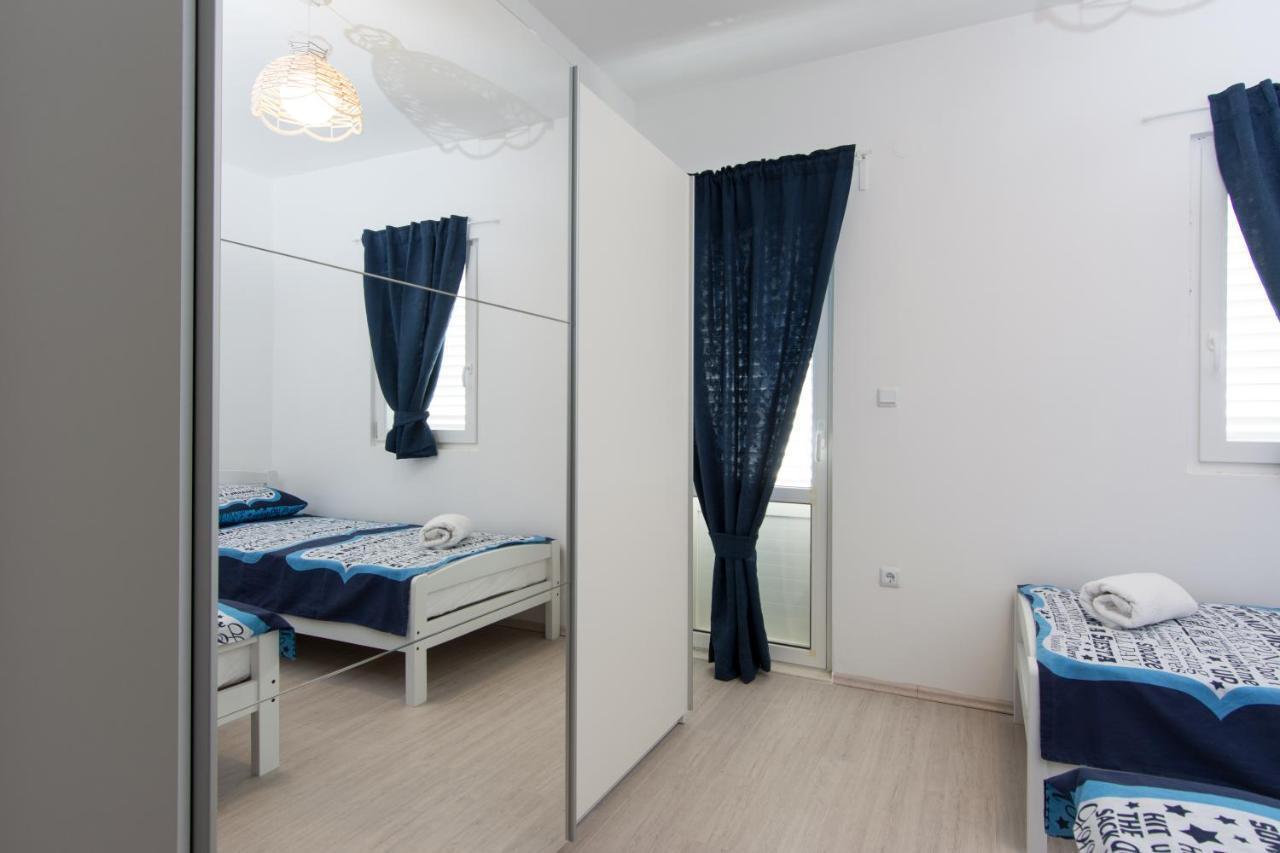 Lux Apartman S Pogledom Na More Trogir Exteriör bild