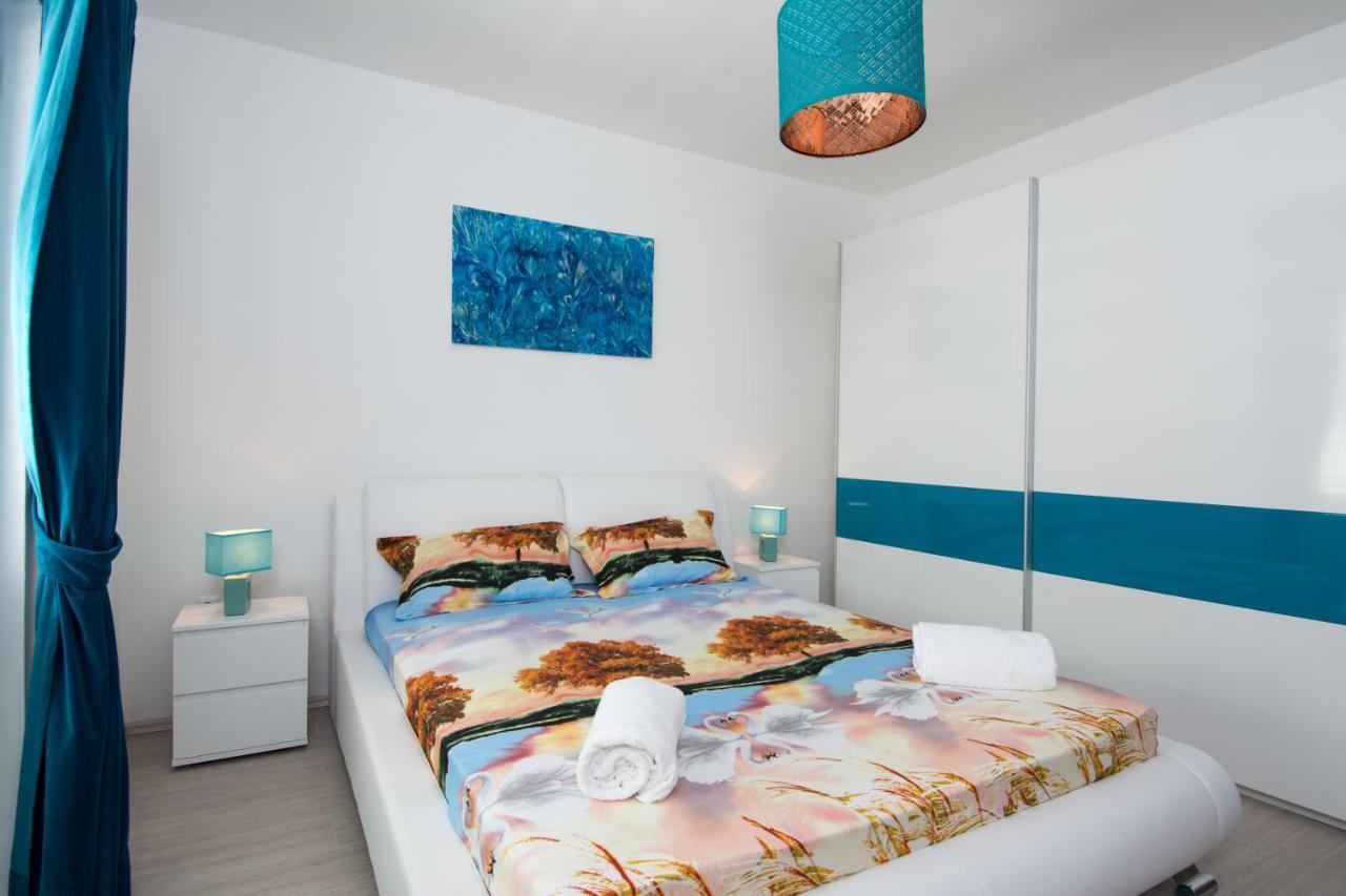 Lux Apartman S Pogledom Na More Trogir Exteriör bild