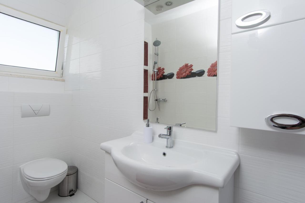 Lux Apartman S Pogledom Na More Trogir Exteriör bild