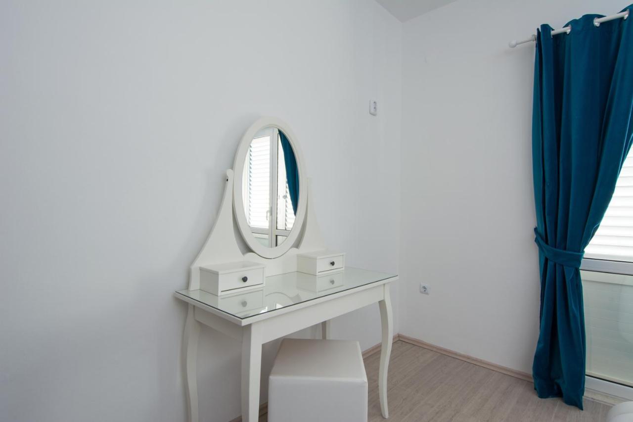 Lux Apartman S Pogledom Na More Trogir Exteriör bild